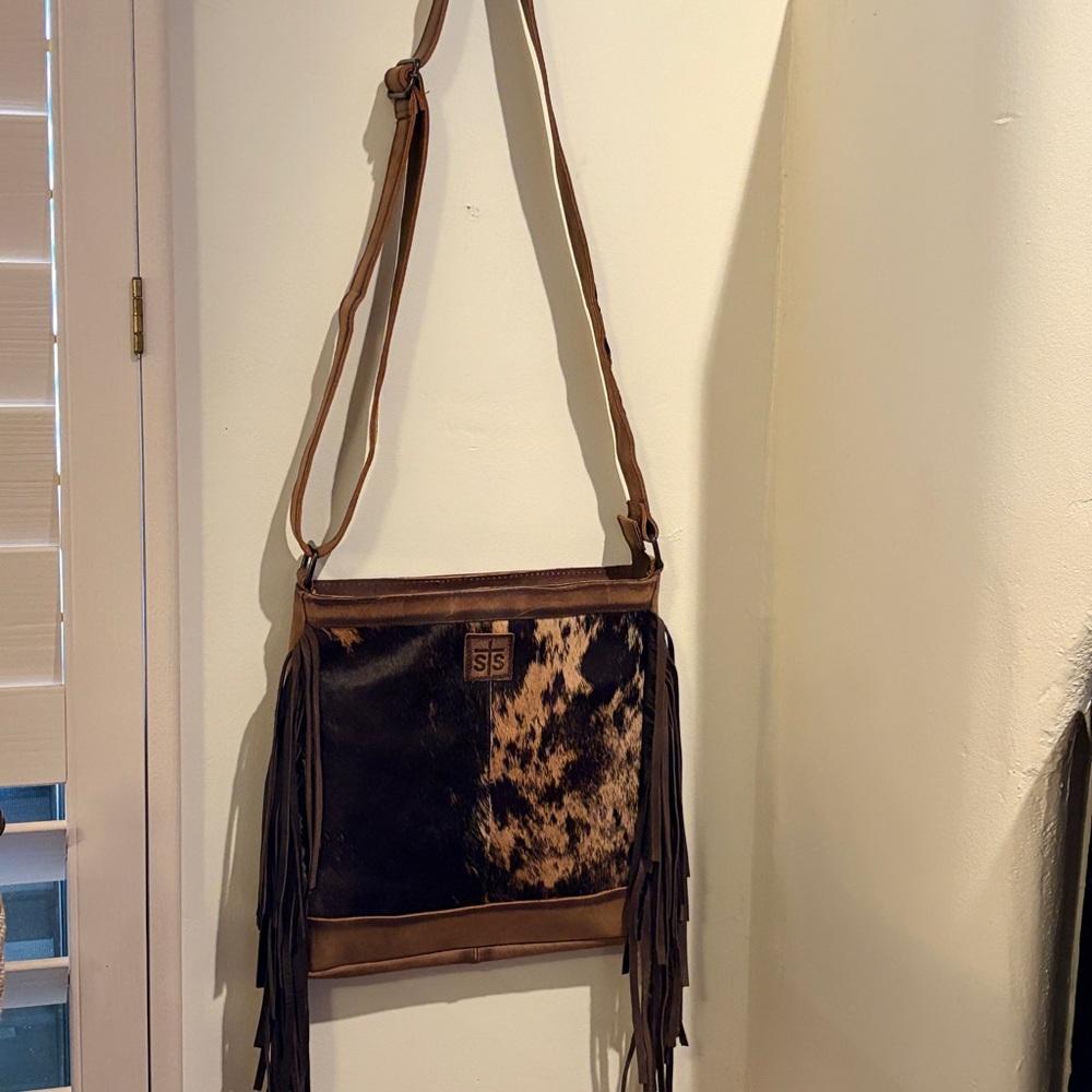 STS Ranchwear Brown and Black Cowhide Fringe Shoulder Bag - Picture 9 of 11